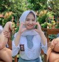 Abg Seragam Sma 18Yo Hijab Diewe Outdoor Bergantian